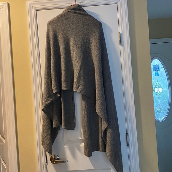 💯 Luxurious Cashmere Gray Large Scarf Wrap Never Used - Picture 8 of 11